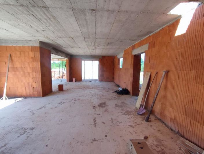 Image No.2-4 Bed Property for sale