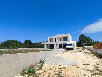 1 - Labin, Property