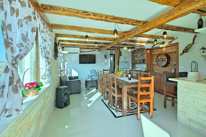 Image No.12-4 Bed Property for sale