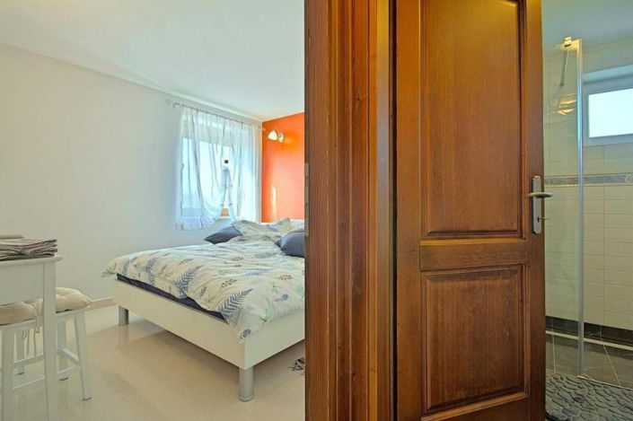 Image No.19-4 Bed Property for sale