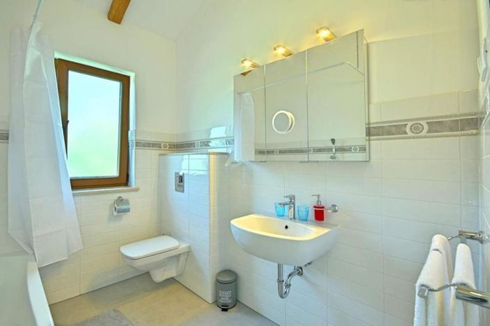 Image No.20-4 Bed Property for sale