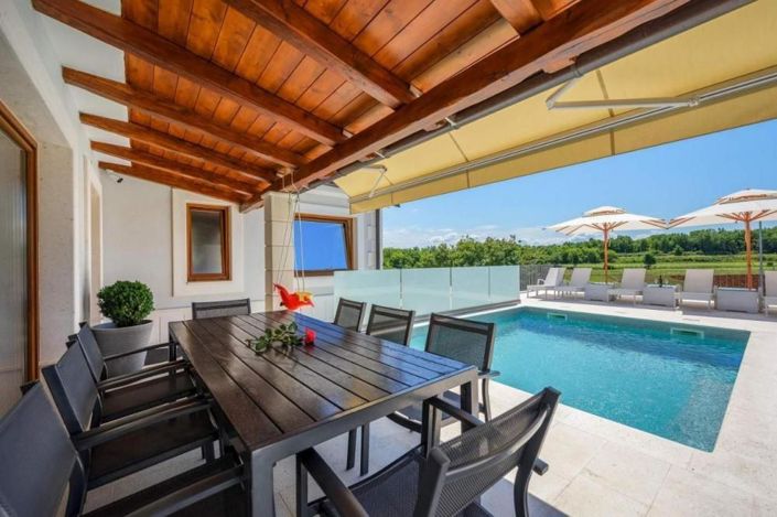 Image No.4-4 Bed Property for sale