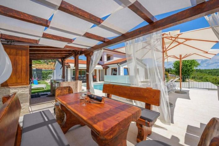 Image No.9-4 Bed Property for sale