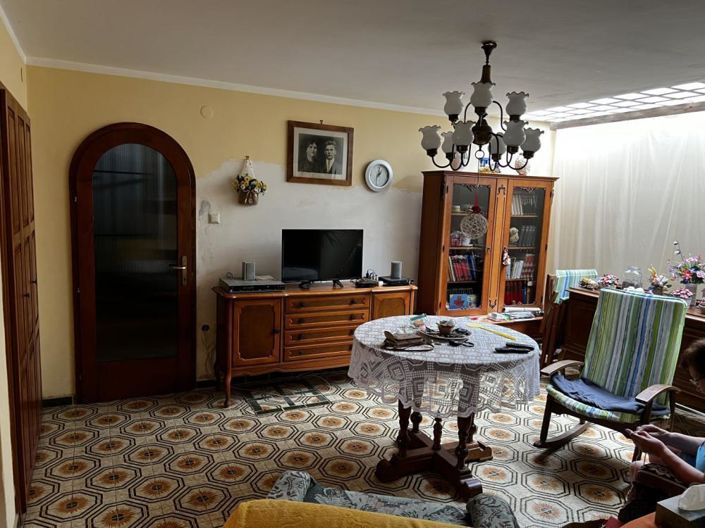 Image No.4-13 Bed Property for sale