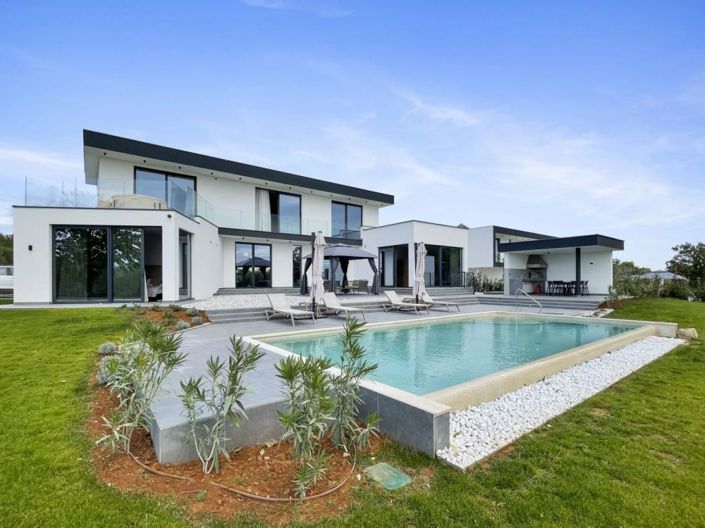Image No.1-4 Bed Property for sale