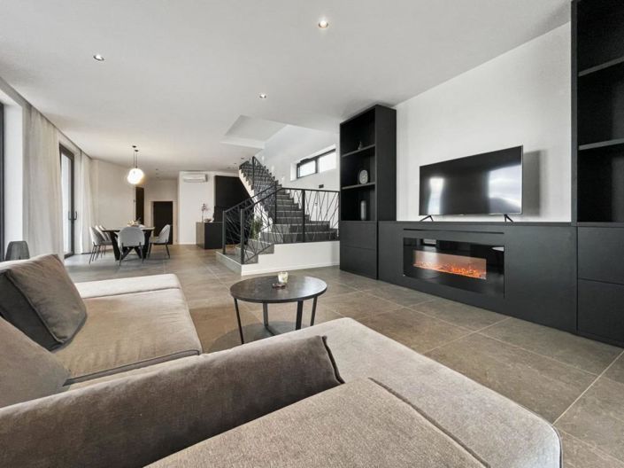 Image No.15-4 Bed Property for sale