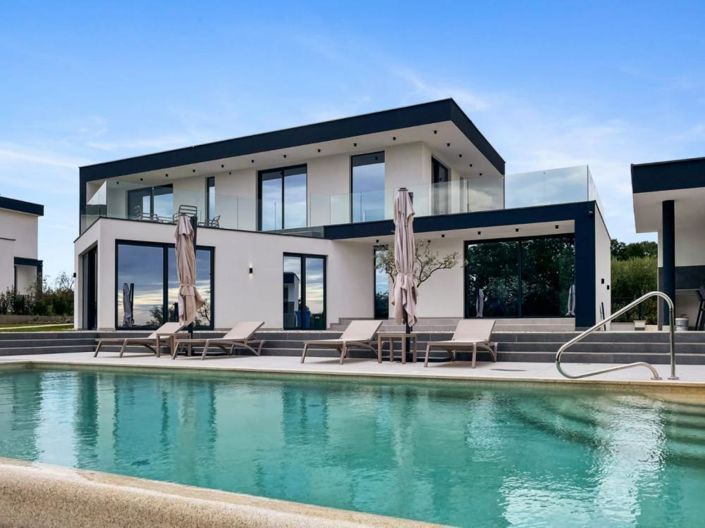 Image No.2-4 Bed Property for sale