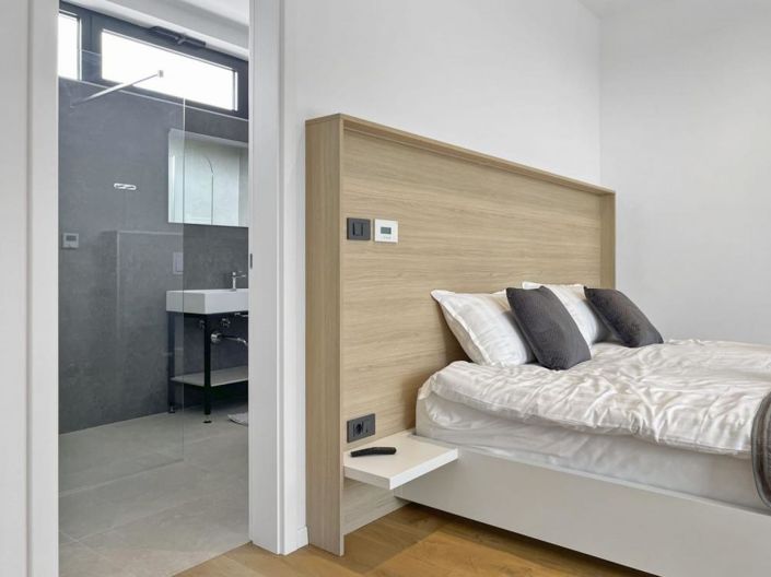 Image No.24-4 Bed Property for sale