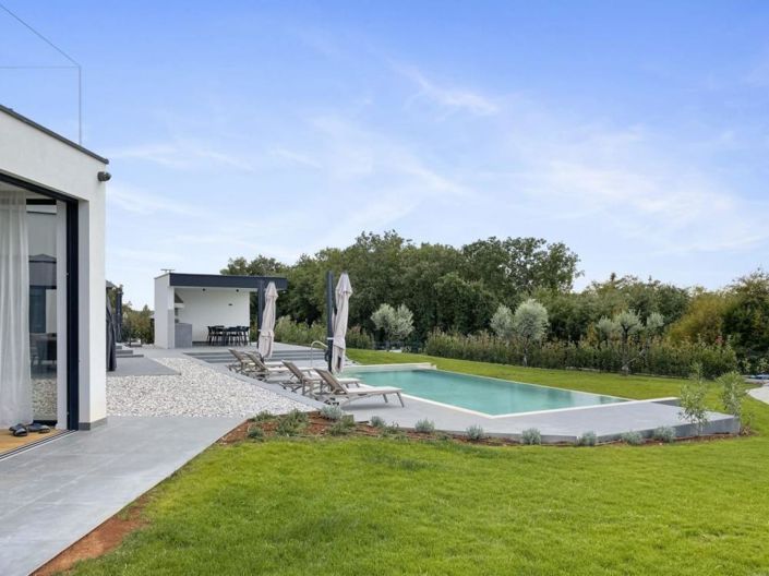 Image No.8-4 Bed Property for sale