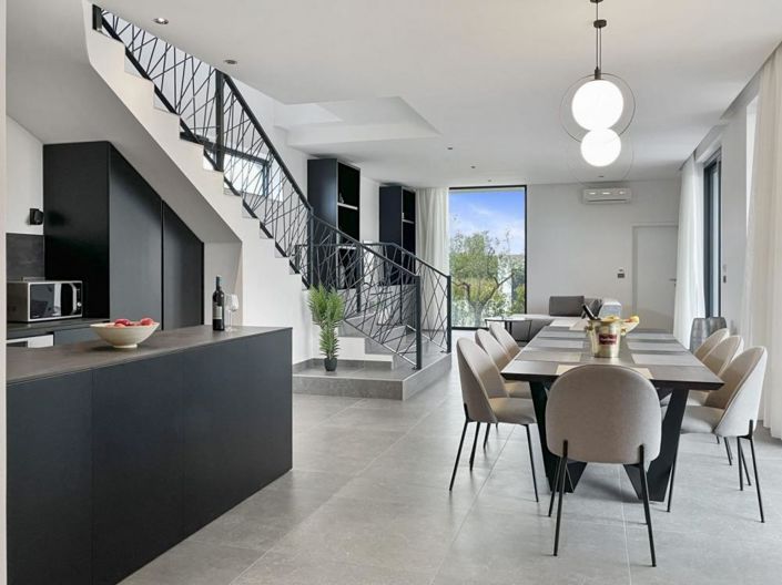 Image No.9-4 Bed Property for sale