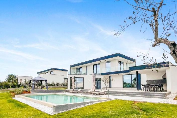 Image No.1-4 Bed Property for sale