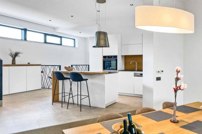 Image No.8-4 Bed Property for sale