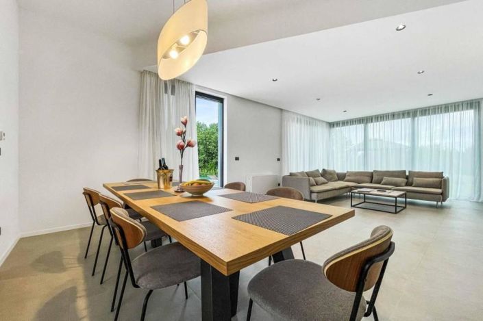 Image No.9-4 Bed Property for sale