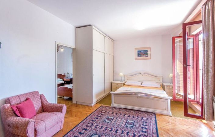 Image No.20-5 Bed Property for sale