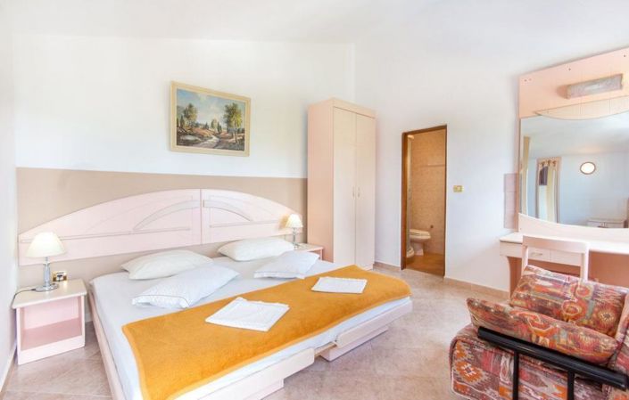 Image No.23-5 Bed Property for sale