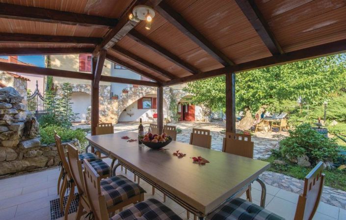 Image No.8-5 Bed Property for sale