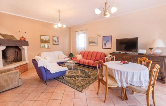 Image No.9-5 Bed Property for sale