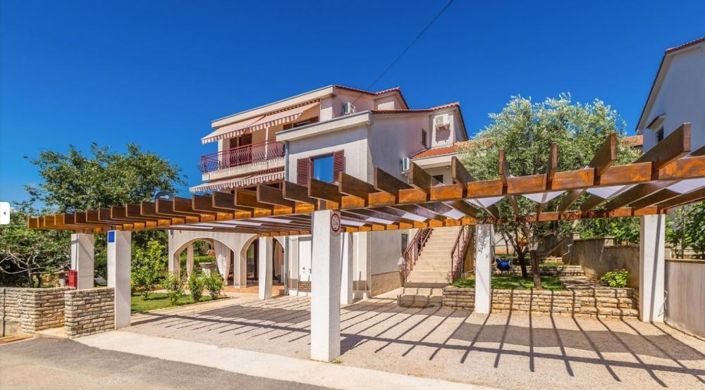 Image No.1-9 Bed Property for sale