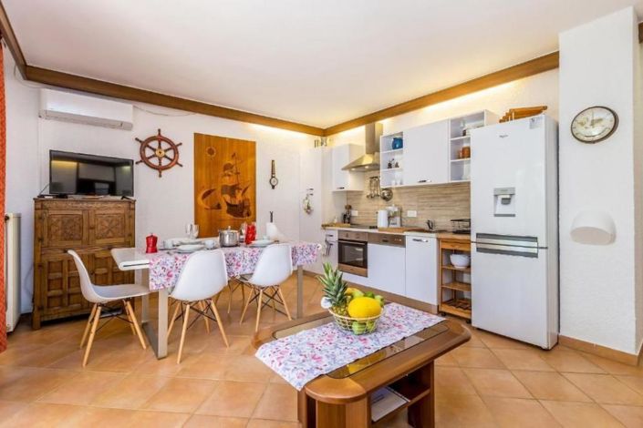 Image No.13-9 Bed Property for sale