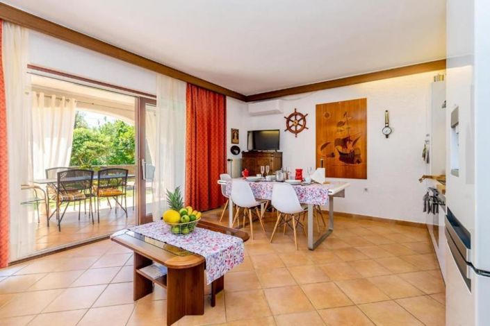 Image No.14-9 Bed Property for sale