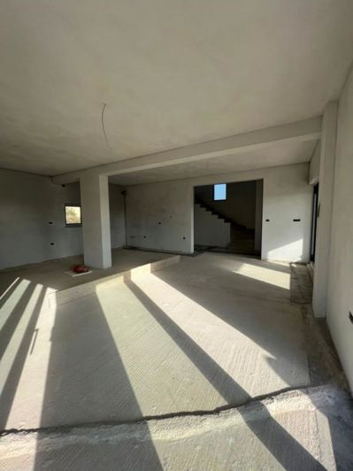 Image No.10-3 Bed Property for sale