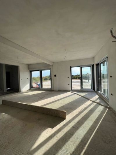 Image No.8-3 Bed Property for sale