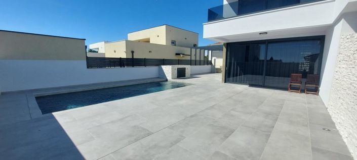 Image No.21-2 Bed Property for sale