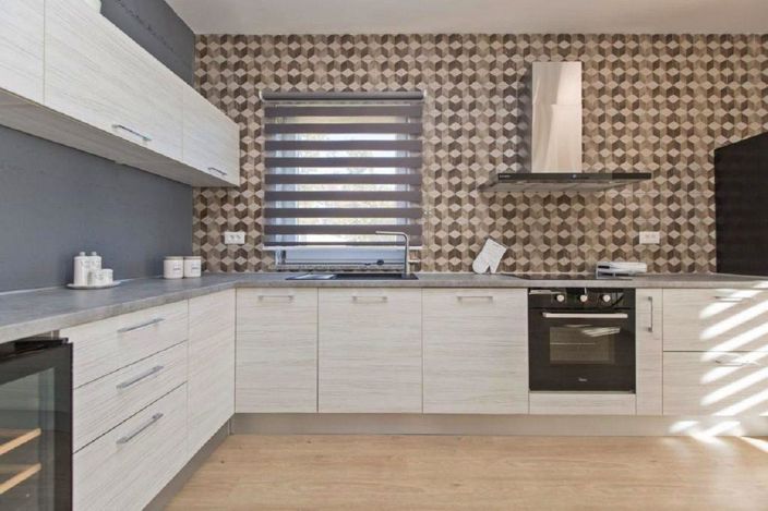 Image No.12-3 Bed Property for sale