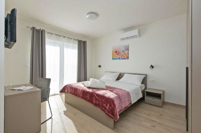 Image No.17-3 Bed Property for sale