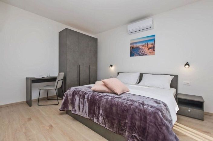 Image No.19-3 Bed Property for sale