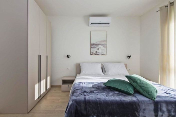 Image No.21-3 Bed Property for sale