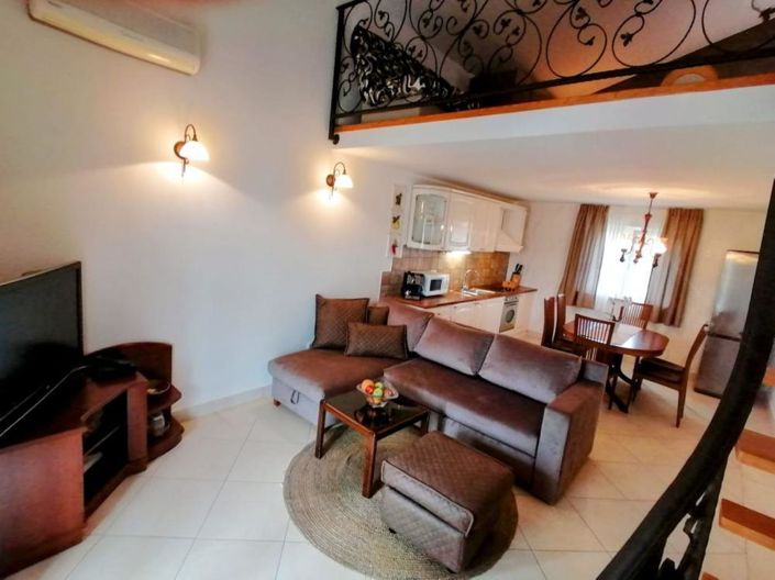 Image No.20-7 Bed Property for sale