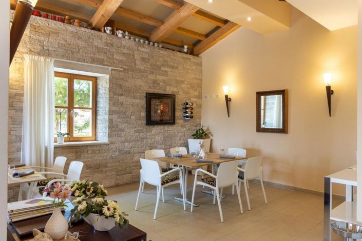 Image No.11-13 Bed Property for sale