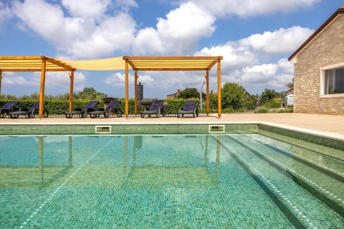 Image No.4-13 Bed Property for sale