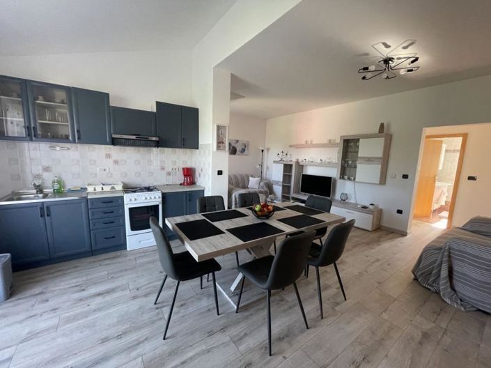 Image No.10-5 Bed Property for sale