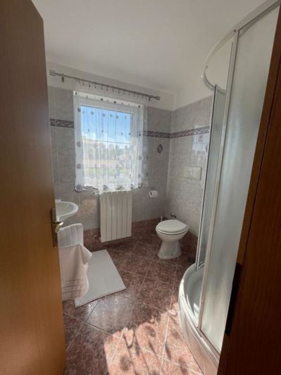 Image No.11-5 Bed Property for sale