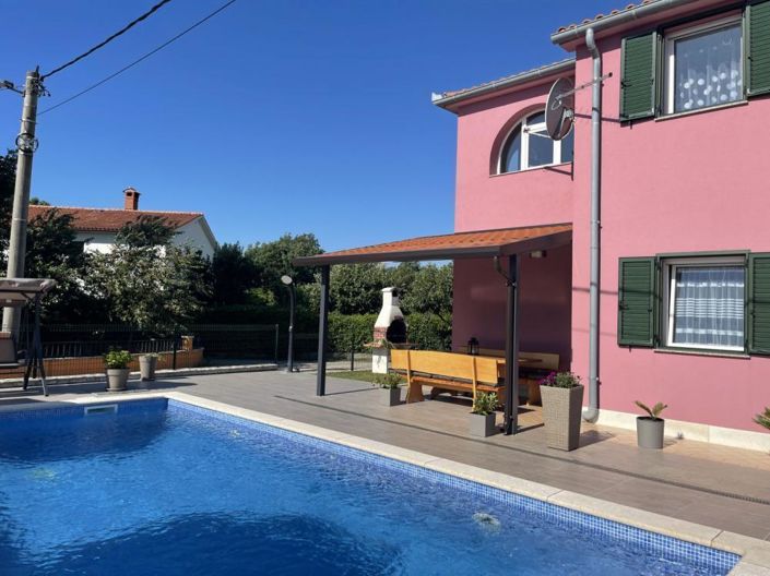 Image No.2-5 Bed Property for sale