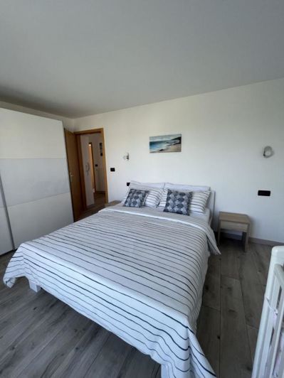 Image No.8-5 Bed Property for sale