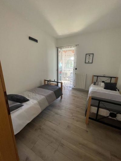 Image No.9-5 Bed Property for sale