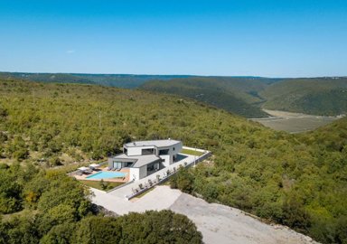 1 - Labin, Property