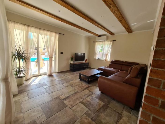 Image No.11-4 Bed Property for sale