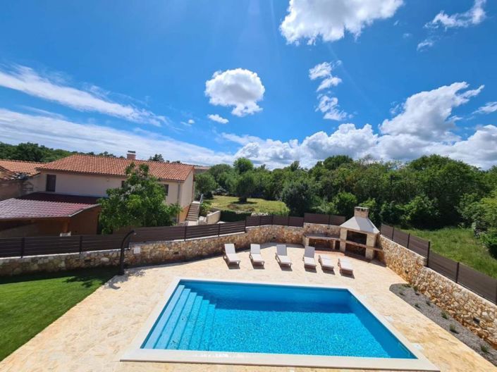 Image No.2-4 Bed Property for sale