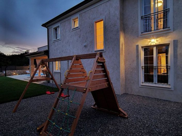 Image No.8-4 Bed Property for sale