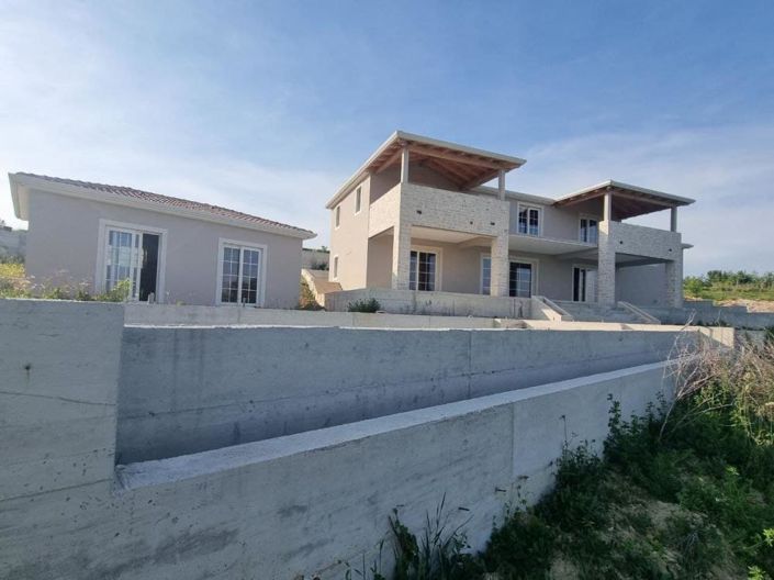 Image No.2-4 Bed Property for sale