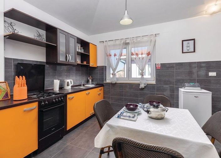 Image No.7-Propriété de 8 chambres à vendre à Vodnjan