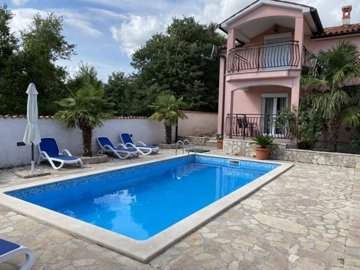 1 - Labin, Property