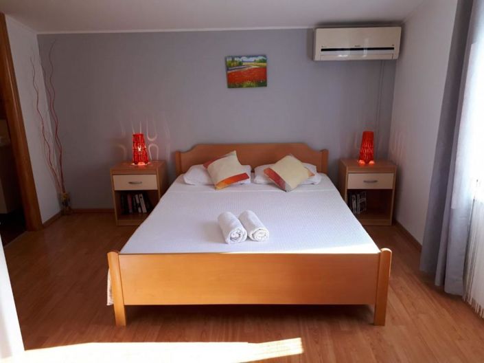 Image No.19-7 Bed Property for sale