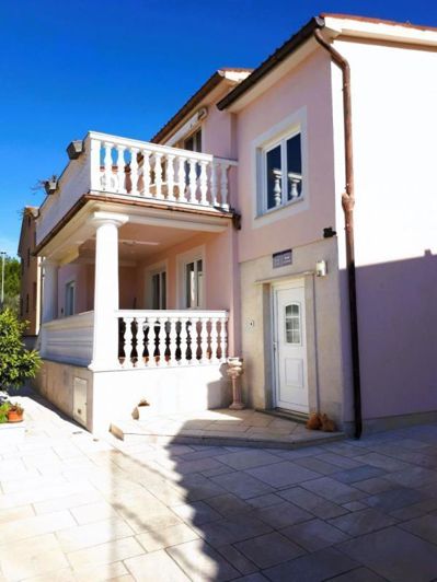 Image No.6-7 Bed Property for sale