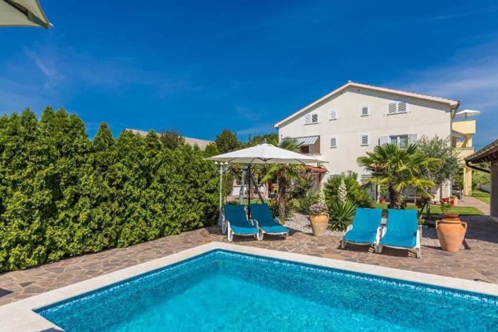 Image No.3-13 Bed Property for sale