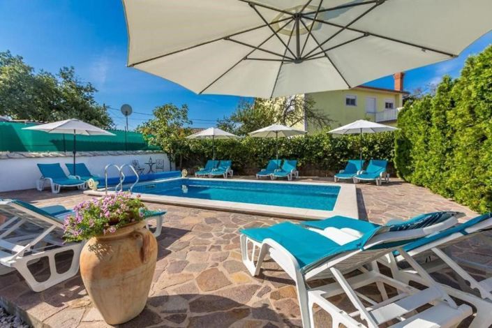 Image No.7-13 Bed Property for sale